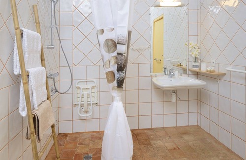Sainte-Gemme-d'Andigne Bed & Breakfast | Domaine De La Cour