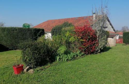 Saint-Cyr-des-Gats Bed & Breakfast | DOMAINE DE LA LUCARLIERE
