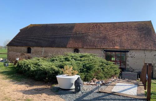 Ygrande Bed & Breakfast | Domaine de La Madeleine