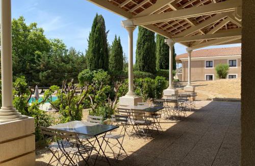 Aurons Hotel | Domaine de la Reynaude