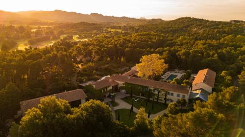 Les Baux-de-Provence Hotel | Domaine De Manville