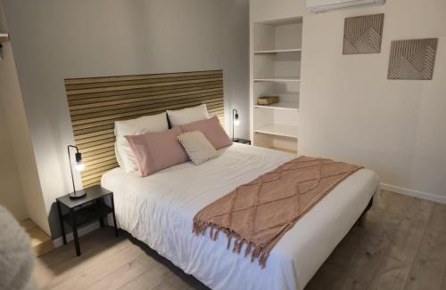 Fontaines-d'Ozillac Apartment | Domaine de Zely