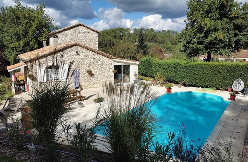 Fumel Bed & Breakfast | Domaine des 3 Cyprès Chez Nath & Pat