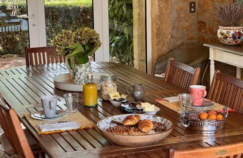 Denice Bed & Breakfast | DOMAINE DES FRANCHISES - Beaujolais Village - Charme et authenticité au cœur des Pierres dorées