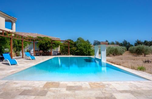Mirepeisset Bed & Breakfast | Domaine Des Lucques B&B with Private Infinity Pool & Grand Olive Grove