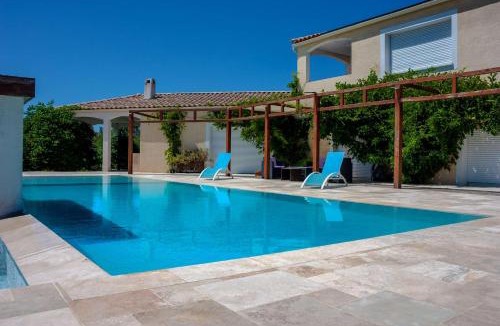 Mirepeisset Bed & Breakfast | Domaine Des Lucques B&B with Private Infinity Pool & Grand Olive Grove