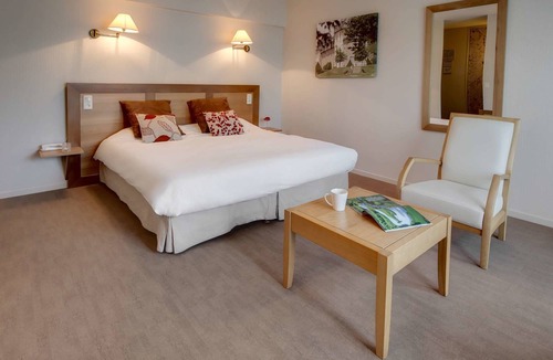 Epiniac Hotel | Domaine Des Ormes