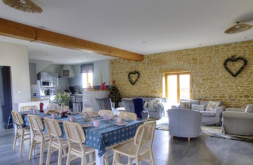 Beaujolais Pierres Dorees House | Domaine des Vignes d'Hôtes