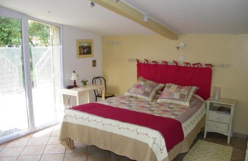 Galargues House | Domaine du bois gîte Marion