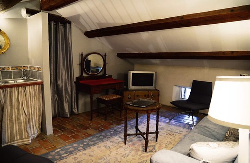 Mondragon House | Domaine du Commandeur