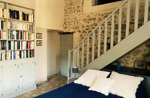 Mondragon House | Domaine du Commandeur