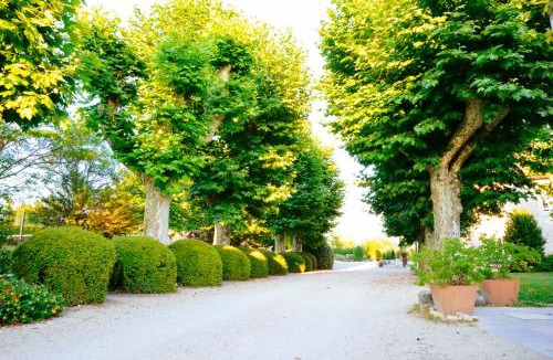 Les Avenieres Bed & Breakfast | Domaine du Manoir