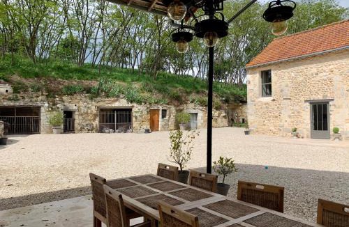 Neuil Bed & Breakfast | DOMAINE DU PONT SALMOIS