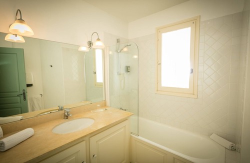 Bagnols-sur-Ceze Hotel | Domaine du Val de Cèze