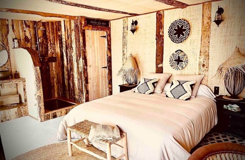Mauguio Bed & Breakfast | Domaine FINCA LESSYA & SPA, Elegant lodge with pool view