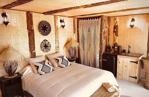 Mauguio Bed & Breakfast | Domaine FINCA LESSYA & SPA, Elegant lodge with pool view