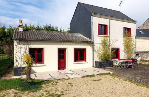 Saint-Cyr-en-Bourg House | Domaine Fouet - A 100m du Domaine, visite de cave et dégustation gratuite