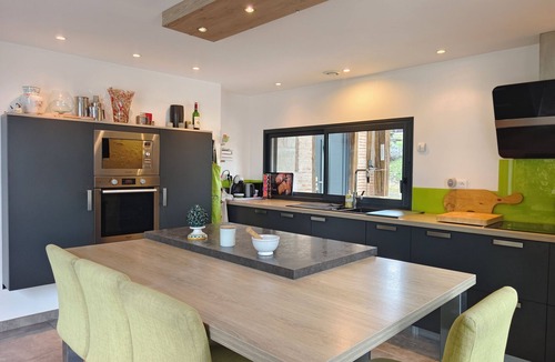 Grateloup-Saint-Gayrand House | Domaine Ghislaine farmhouse and gite (12p) with swimming pool, pétanque and view
