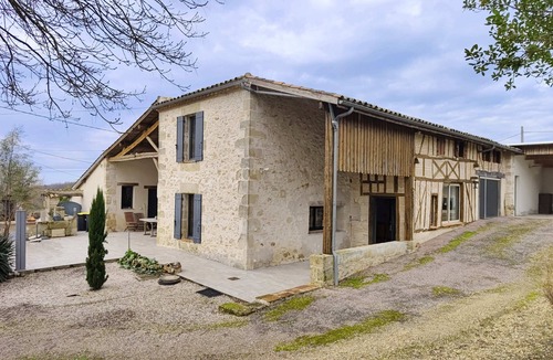 Grateloup-Saint-Gayrand House | Domaine Ghislaine farmhouse and gite (12p) with swimming pool, pétanque and view