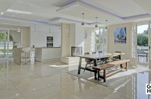 Les Abrets en Dauphine Villa | Domaine Magnolia - Charming house with swimming pool and garden