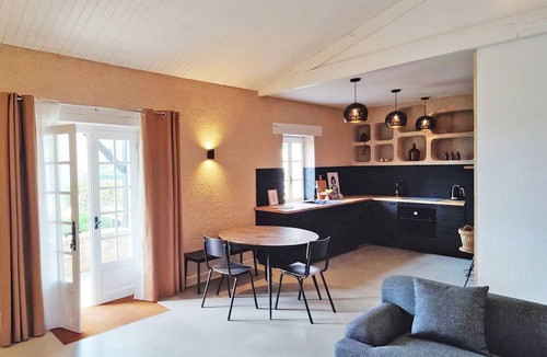Montcuq Apartment | Domaine Lapèze, hilltop house in the Lot with stunning views, walk to Montcuq.n