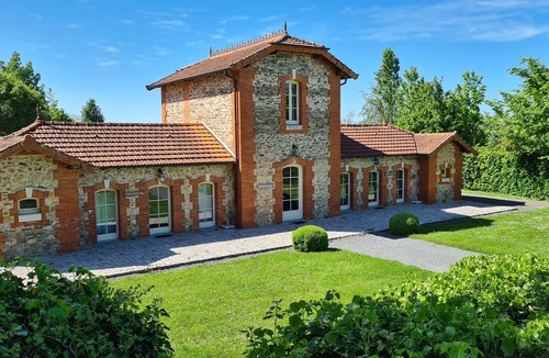 Saint-Medard-d'Excideuil RV Rental | Domaine d'Essendiéras