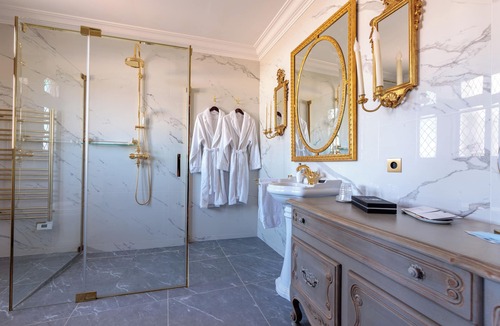 Le Puy-Sainte-Reparade Bed & Breakfast | Domaine Jourdan