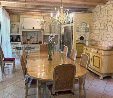 Boisset-et-Gaujac Villa | Domaine L'Oasis De Boisset