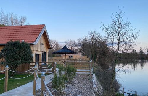 Coutras House | Domaine le lac bleu