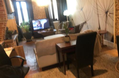 Villenouvelle Bed & Breakfast | Domaine Le Village