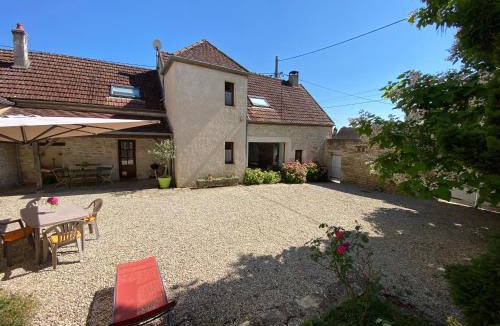 Villaines-les-Prevotes House | Domaine Les Hauts Prés