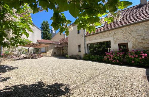 Villaines-les-Prevotes House | Domaine Les Hauts Prés