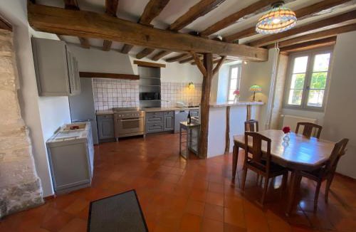 Villaines-les-Prevotes House | Domaine Les Hauts Prés