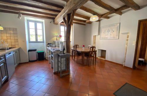 Villaines-les-Prevotes House | Domaine Les Hauts Prés