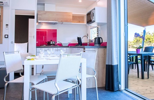 Les Cabanes de Fleury House | Domaine Les Mûriers by Interhome