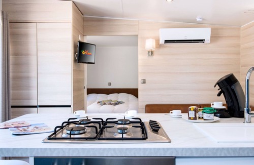 Les Cabanes de Fleury House | Domaine Les Mûriers by Interhome