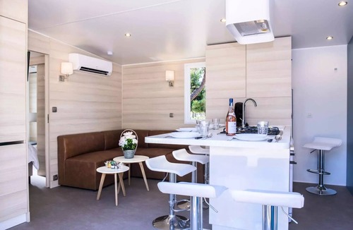 Les Cabanes de Fleury Ski Chalet | Domaine Les Mûriers - Cottage 3 Rooms 4 People VIP