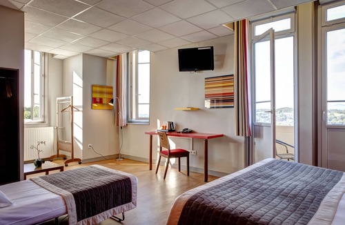 Francheville Le Bas Hotel | Domaine Lyon Saint Joseph