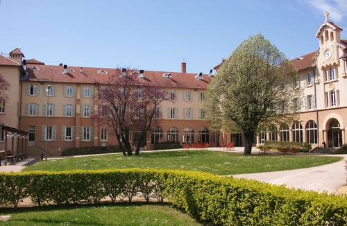 Francheville Le Bas Hotel | Domaine Lyon Saint Joseph