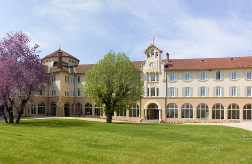 Francheville Le Bas Hotel | Domaine Lyon Saint Joseph