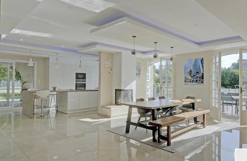 Les Abrets en Dauphine Villa | Domaine Magnolia