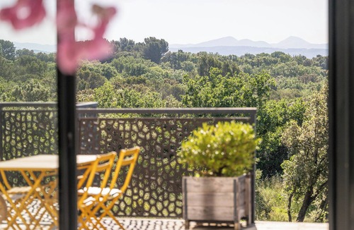 Montsegur-sur-Lauzon Villa | Domaine NUIKI Lodges