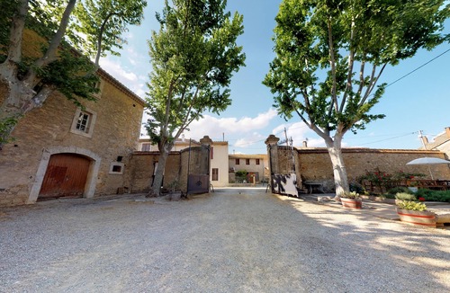Fabrezan Apartment | Domaine Paul Huc, 5 luxury apartments with swimming pool