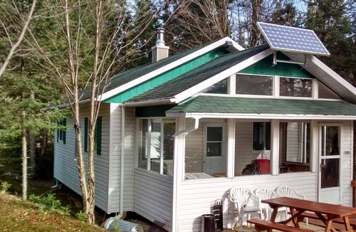 Riviere-a-Pierre Ski Chalet | Domaine Sauvage - Chalet sur le Bord D'un lac Paisible