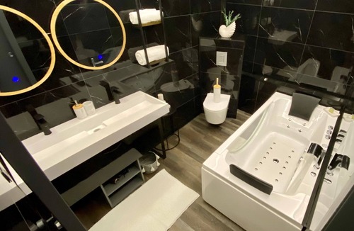 Les Quatre-Routes-du-Lot House | Domaine Valenquercy