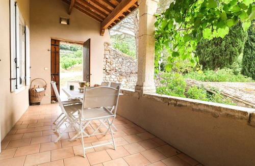 Bedarieux House | Domaine Viticole Privatisé - 22 Couchages, Piscine, Mini-ferme, Pétanque, Forêt