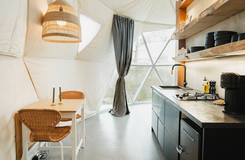 Saint Come Cabin | Dome 01 - The Pine, Le Pin | Vue Panoramique, Spa Privé & Filet Suspendu
