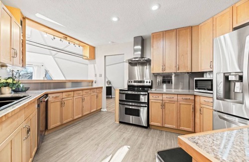 Bedford Apartment | Dome Manor/Pool + Hot Tub Near FIFA & AT&T