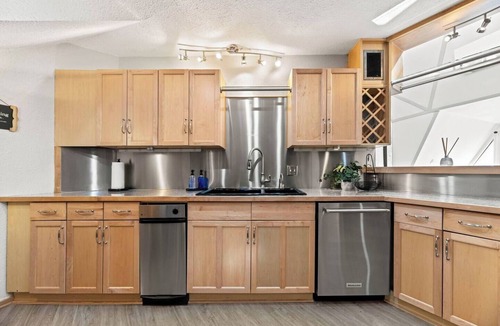 Bedford Apartment | Dome Manor/Pool + Hot Tub Near FIFA & AT&T