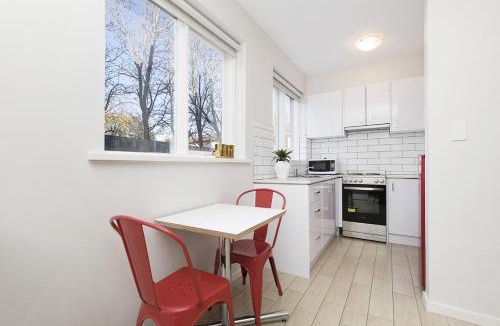 Balaclava Apartment | Domi Rentals - The Carlisle Apartments